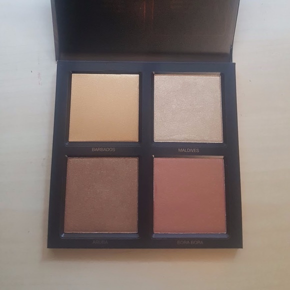Huda Beauty Bronze Sands Highlighter Palette - Picture 2 of 3